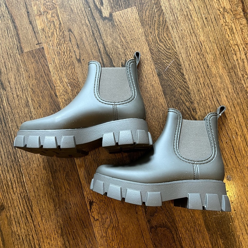 Jeffrey Campbell Short Rainboots, size 8